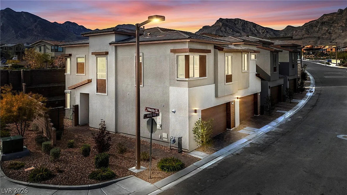 3 bed, 2.5 bath, 1912 sqft, $2,950 — Photo 1