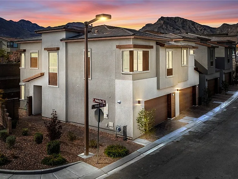 633 Infinity Ridge St — Photo 1