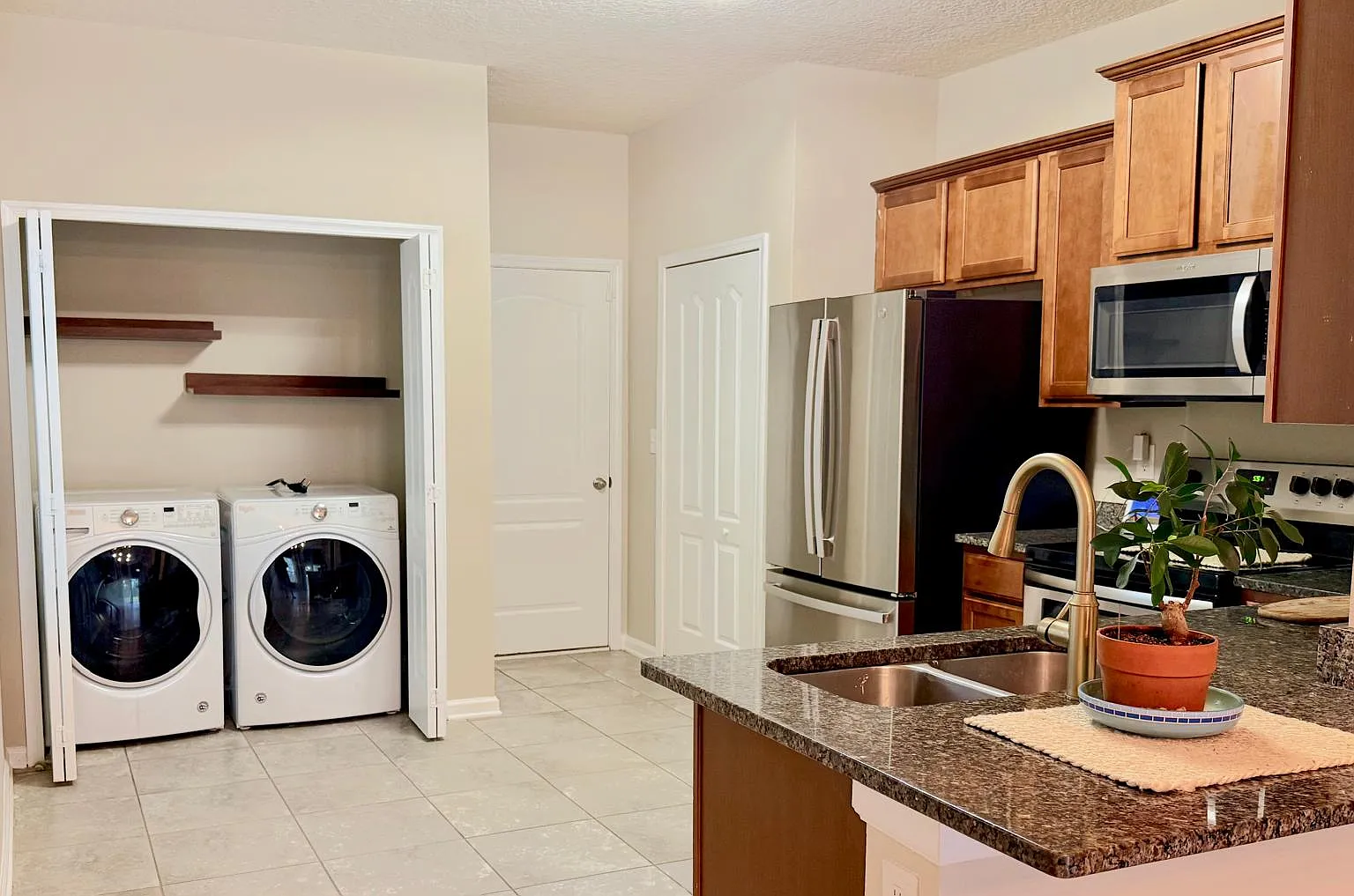 3 bed, 1502 sqft, $2,200 — Photo 1