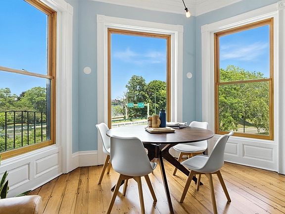 4th image of 37 Bay State Rd APT 4