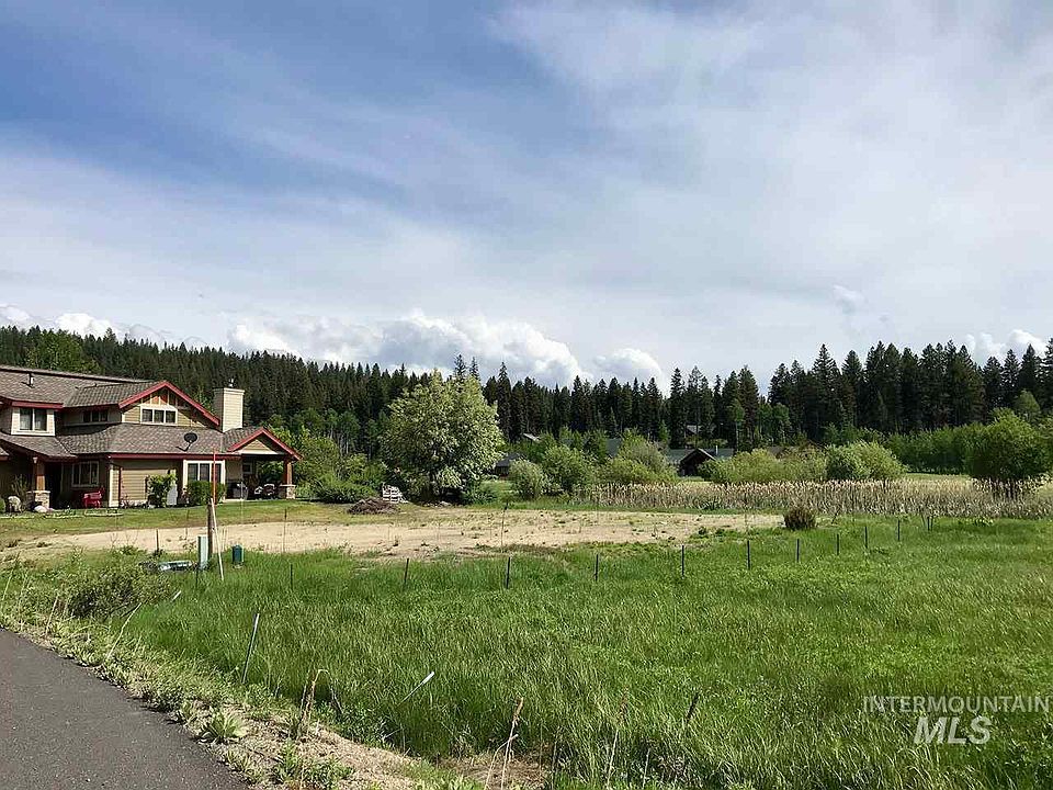 1st image of 1424/1428 Mountain Meadow Dr