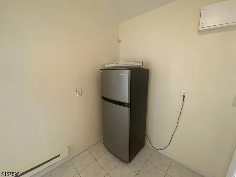 2 bed, 1.0 bath, $2,200 — Photo 3