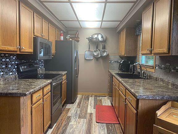 All kitchen appliances stay