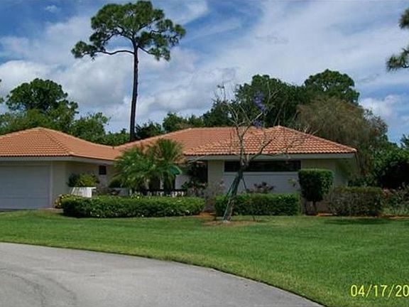 2nd image of 1403 SW Troon Cir