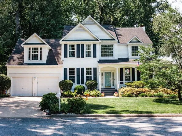 923 Blackthorne Dr, Chesapeake, VA 23322