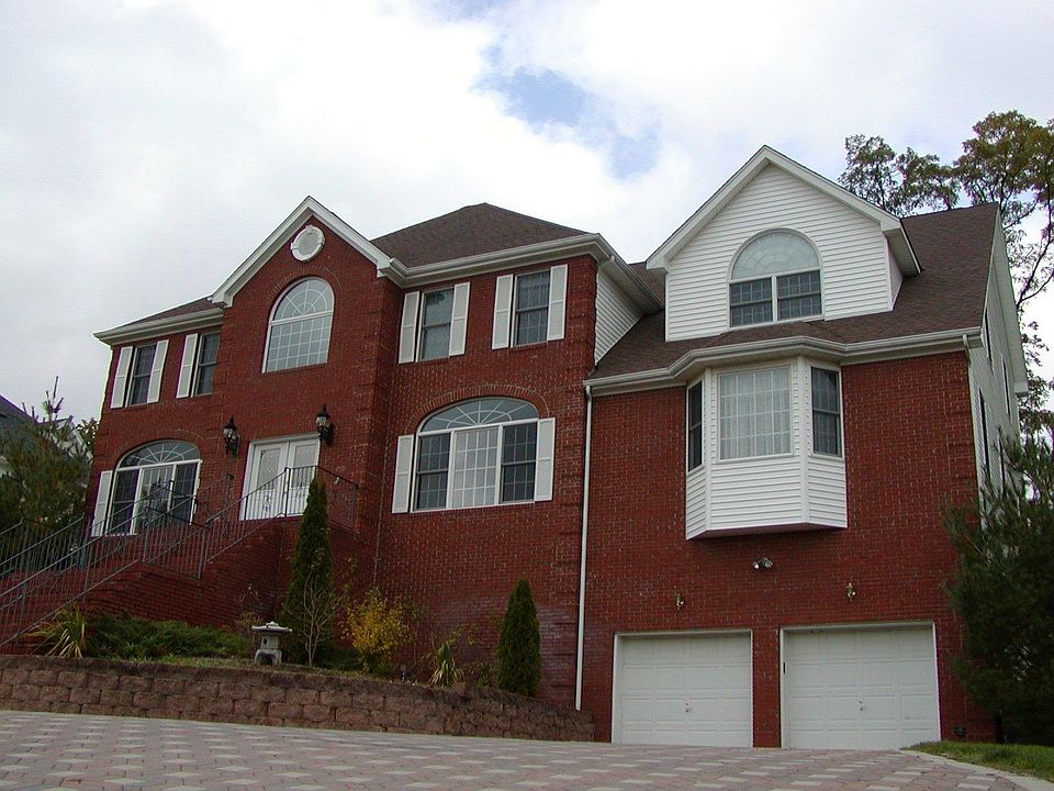 16 Hillside Elevated Colonial