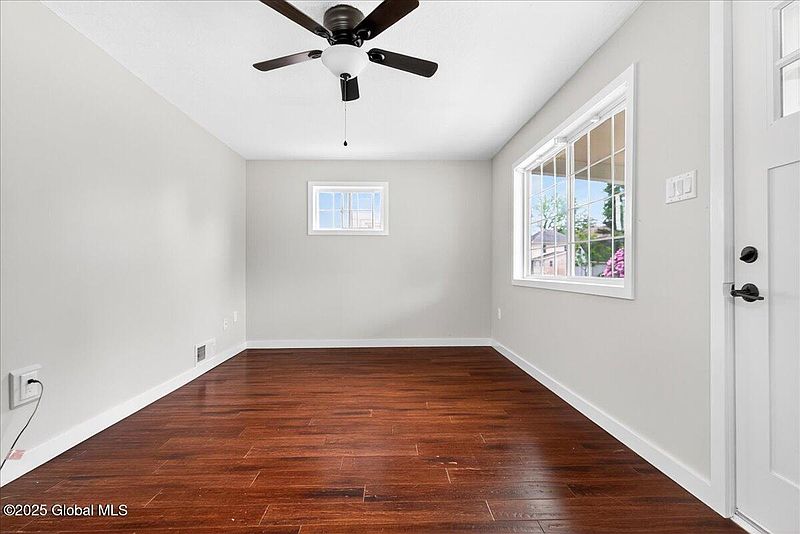 5th image of 410 Sanders Avenue