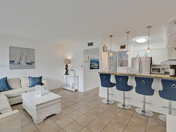 2124 NE 5th Ave APT 107, Fort Lauderdale, FL 33305