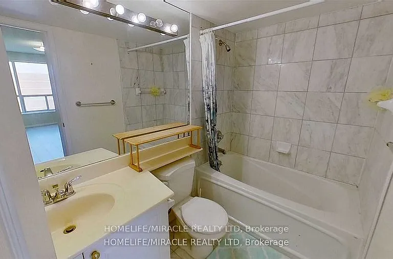887 Bay St #304 — Photo 27