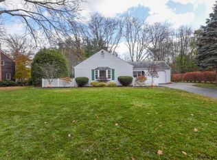14 E Bayberry Rd, Glenmont, NY 12077