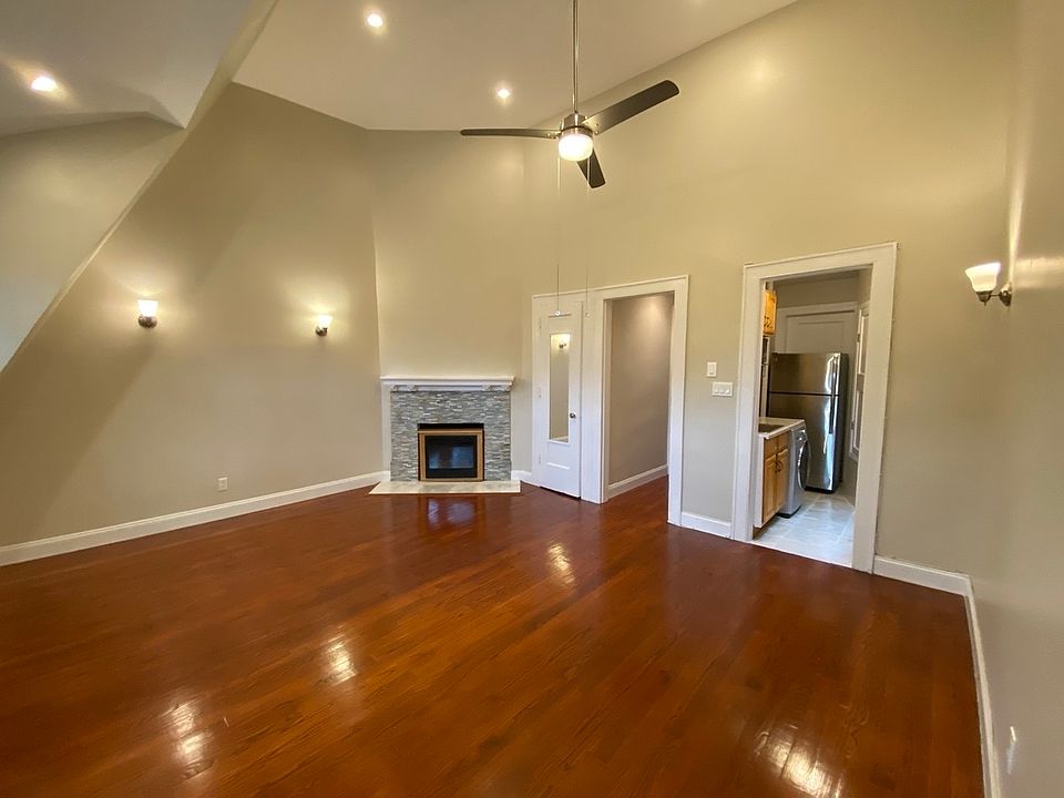 1st image of 289 Burns St Floor 3