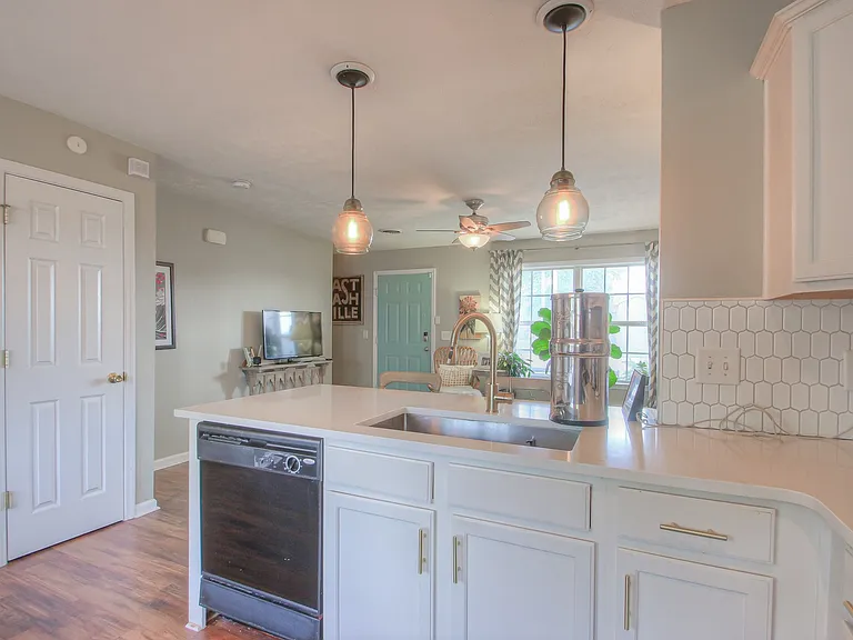 111 Cleveland St — Photo 13