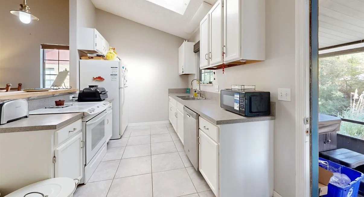 2 bed, 1080 sqft, $1,250 — Photo 2
