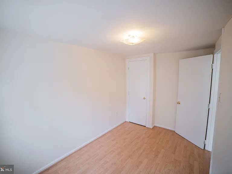 1305 N Lawrence St #8 — Photo 7