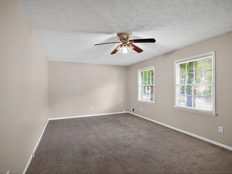 2501 Hartford Dr — Photo 7