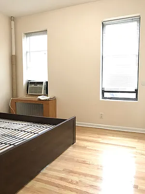 Rented by Zikos Realty Services | media 19