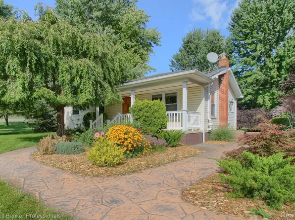 3035 Kensington Rd, Milford, MI 48380