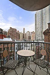 Rented by R New York