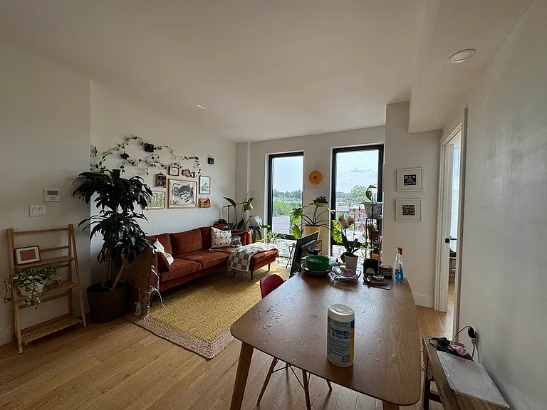 1661 Summerfield St #4G — Photo 1