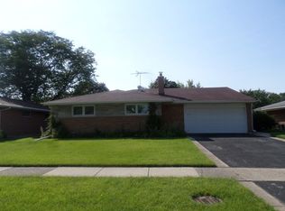 571 Lance Dr, Des Plaines, IL 60016
