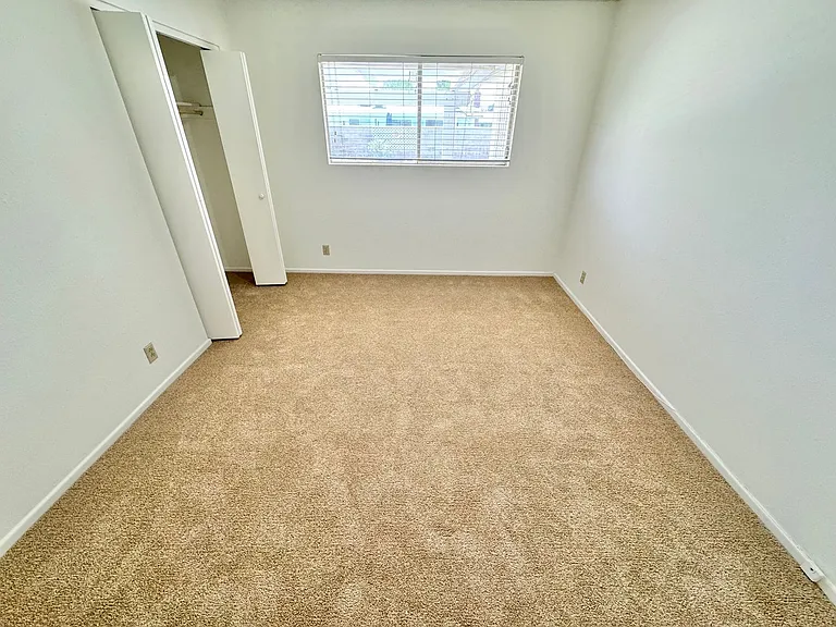 2913 Colanthe Ave — Photo 10