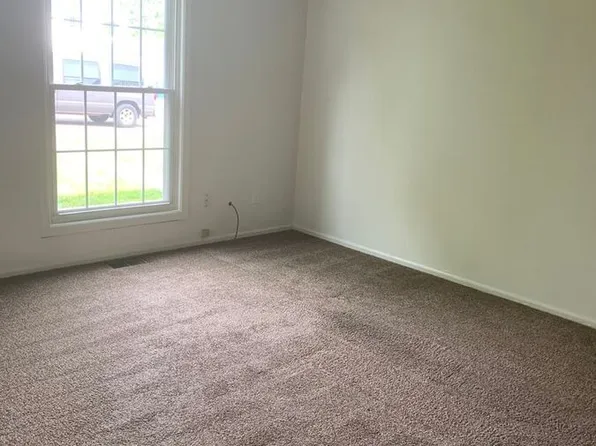 30 Potomac Ln, Elyria, OH 44035
