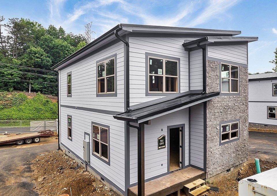 2nd image of 576 Dollywood Ln #4