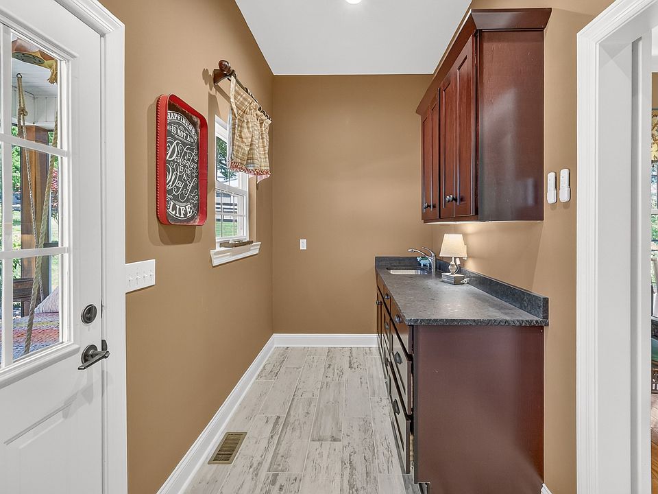 28th image of 157 Giles Ln