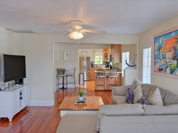 3018 Gulf Dr, Bradenton Beach, FL