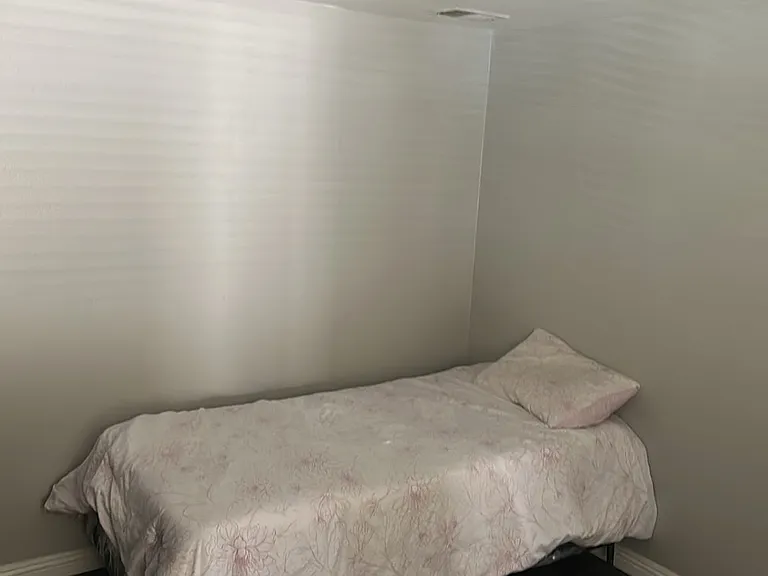 2429 Greenwich Dr — Photo 2