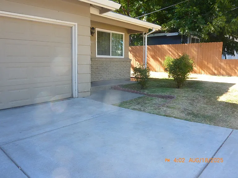 7863 Mariposa Ave — Photo 1