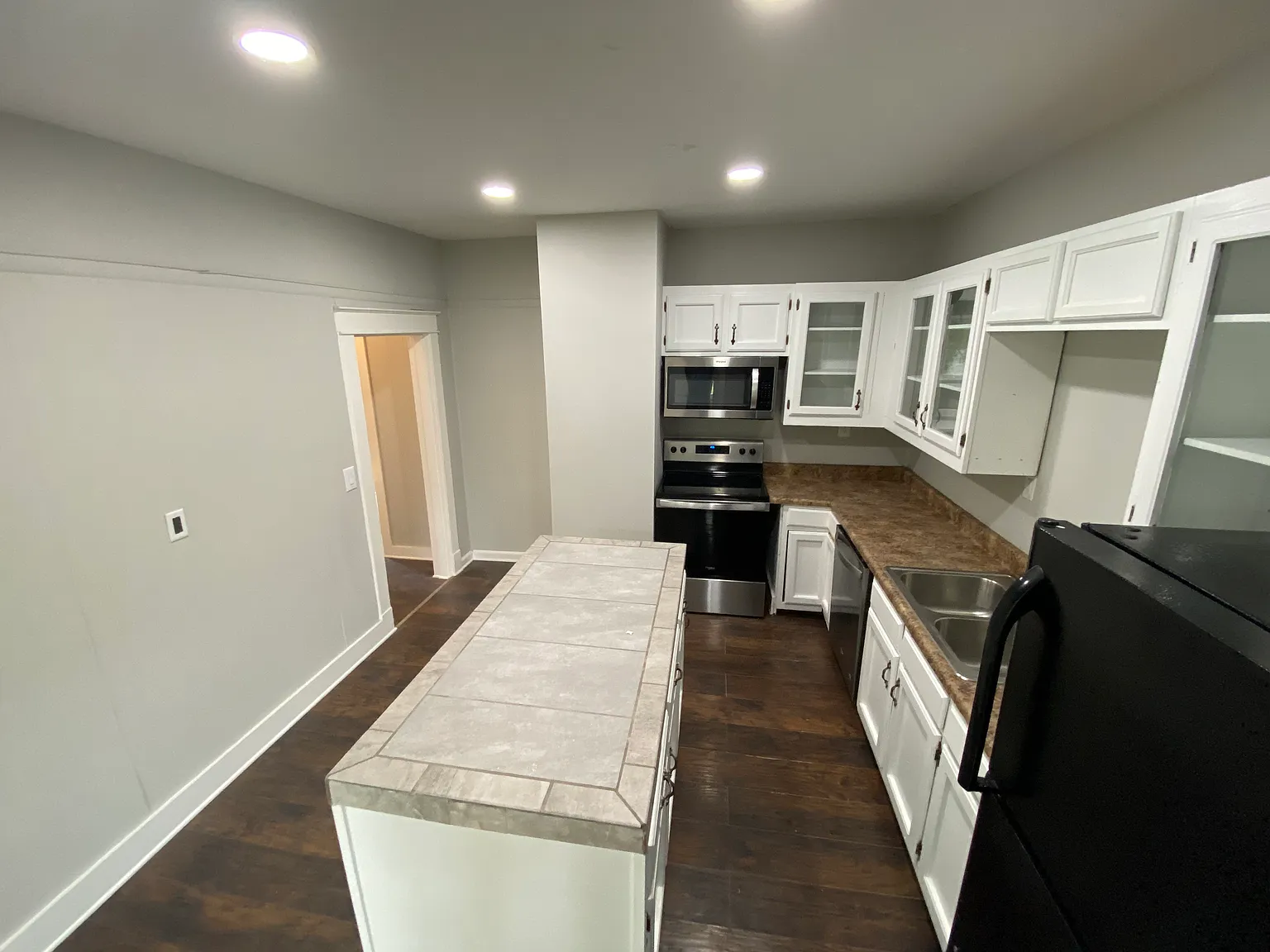 2 bed, 1284 sqft, $2,350 — Photo 4