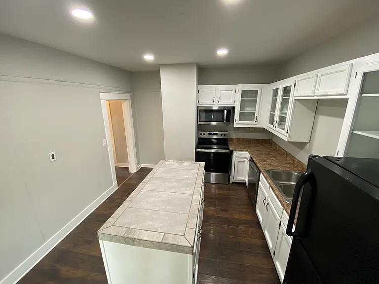 330 Marshall St — Photo 4