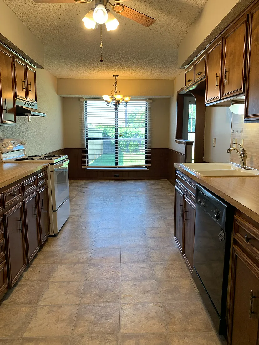 3 bed, 1385 sqft, $1,300 — Photo 3