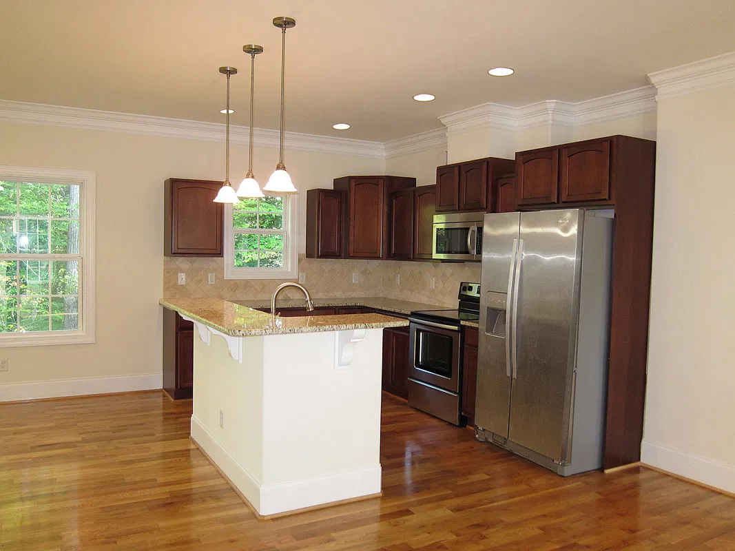 5 bed, 2000 sqft, $5,000 — Photo 4