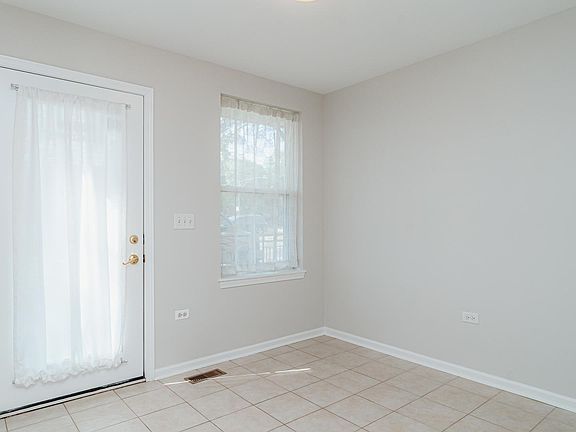 4th image of 4518 W Belmont Ave #4518