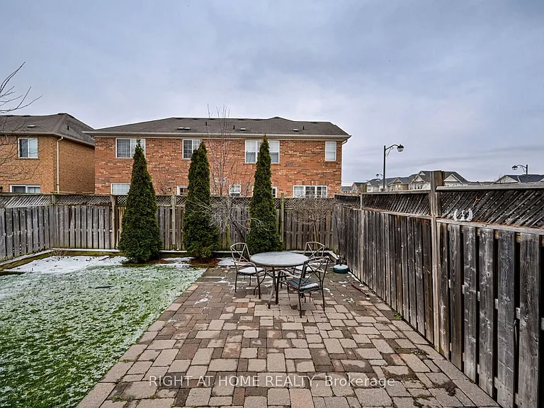 842 Luxton Dr — Photo 36