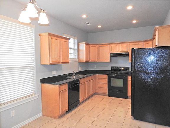3rd image of 451 Novarra Dr