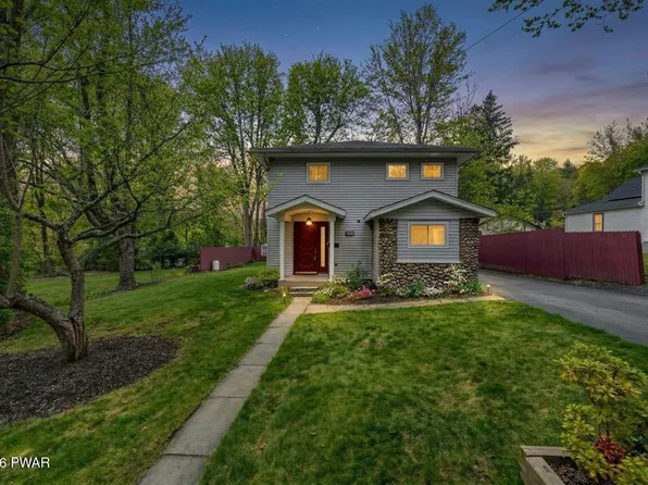 211 Spruce St, Hawley, PA 18428