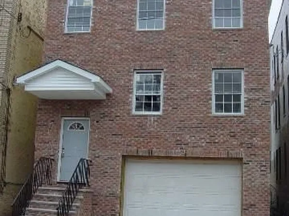 189 Myrtle Avenue image 1 of 17