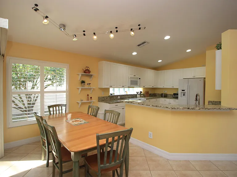 2322 Butterfly Palm Dr — Photo 8