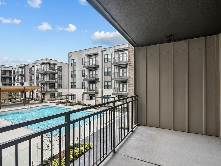 Lenox Katy Crossing — Photo 26