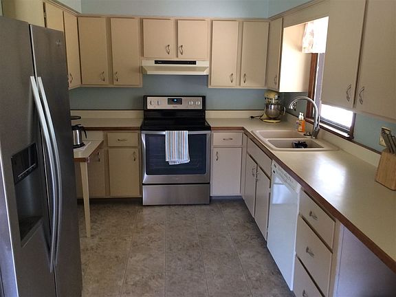 4th image of 211 W Nicolet Blvd