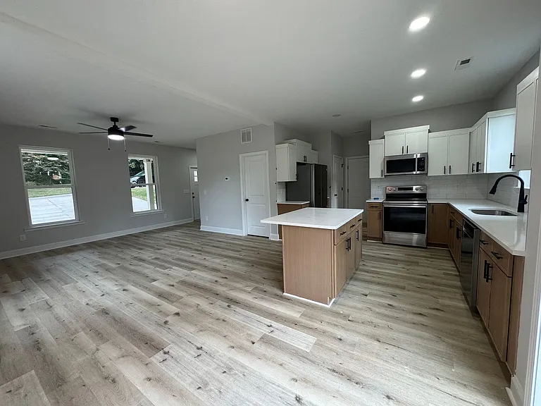 3530 Charing Cross Rd — Photo 27