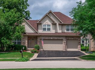 450 Pond View Ln, Bartlett, IL