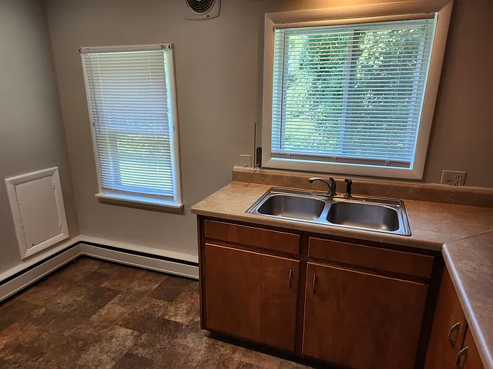 2 bed, 1.0 bath, $1,100 — Photo 4