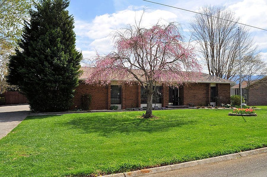 1st image of 229 Ledwell Dr
