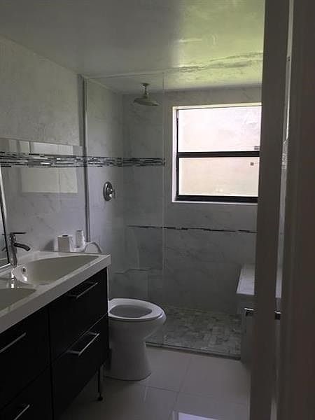 2nd image of 2662 Riverside Dr