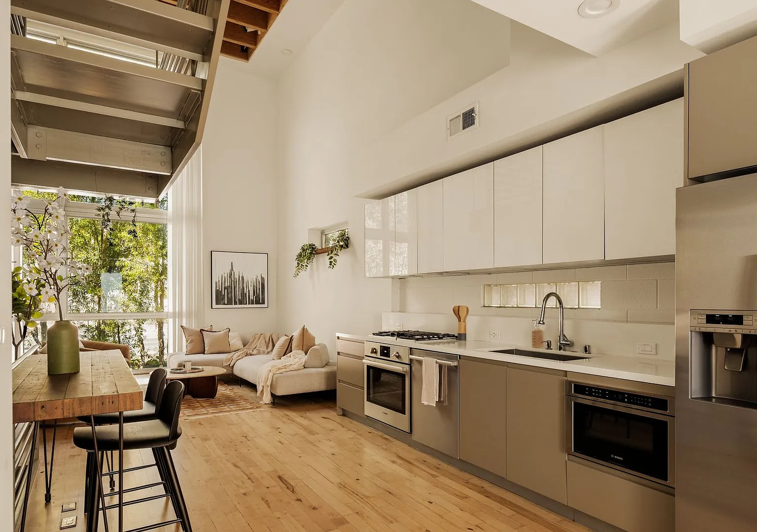 Modern Architectural Loft in the Hollywood Hills — Photo 4