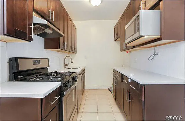 Sold by Redfin Real Estate | media 52